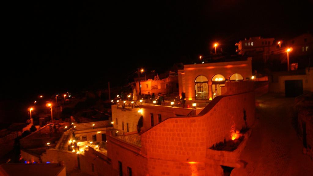 Sinasos Palace Cave Hotel Ürgüp Exterior foto